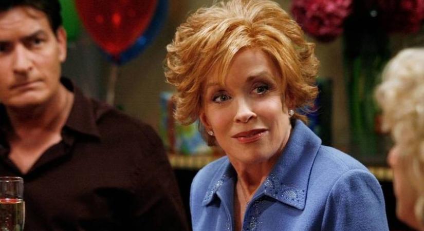 32 évvel fiatalabb nőbe szerelmes a 83 éves színésznő: a Két pasi – meg egy kicsi sztárja 11 éve imádja Sarah Paulsont