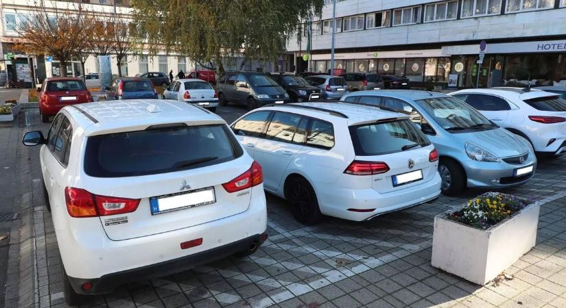 Csak virtuális kártya lesz - Lejárnak a győri parkolóbérletek - videó