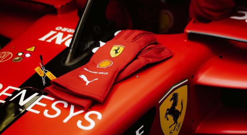 Beindította F1-es autóját a Ferrari – Hamilton és Leclerc is ott volt
