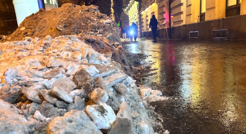 „Ha ez elolvad és visszafagy, itt jégpálya lesz!” – Hókáosz: óriási hószörnyeket hagytak Erzsébetvárosban