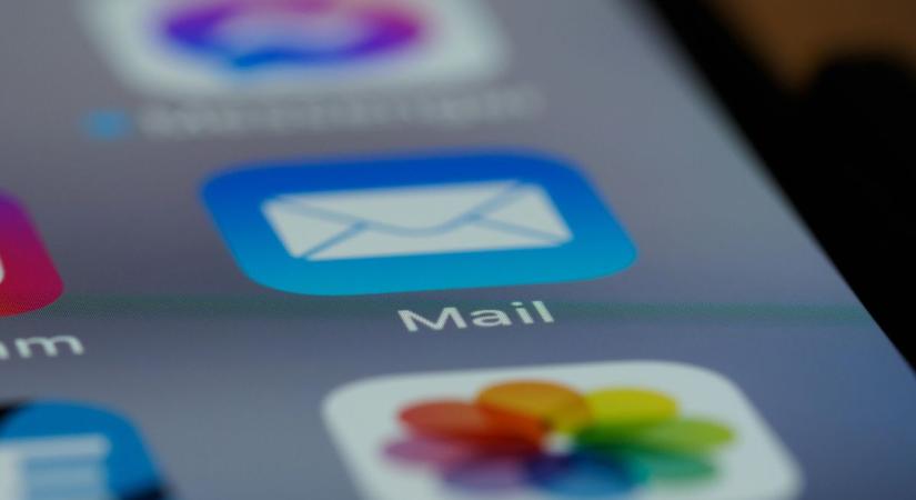 Egyetlen kattintás és eltűnhet a Facebook‑fiókod – így vernek át most tömegeket