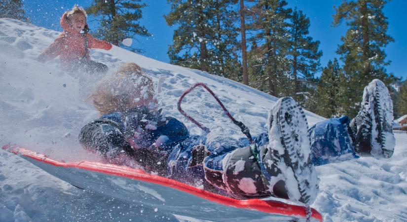 Gerinctörés és más súlyos sérülések szánkózás közben – figyelmeztetnek a traumatológusok