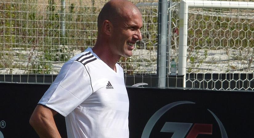 Zinédine Zidane visszatér, Fabrizio Romano kiposztolta, hol ül le a kispadra