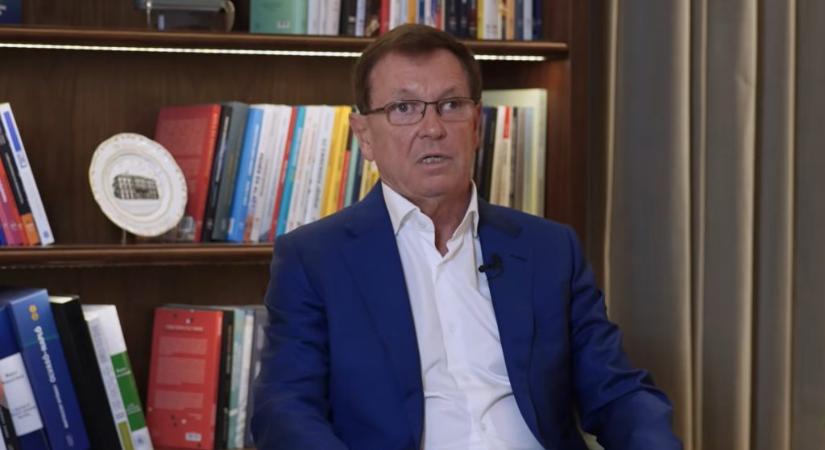 Kiderült, hol veszi fel Matolcsy György a YouTube-videóit, amelyekben rendre hallgat az elveszett százmilliárdokról