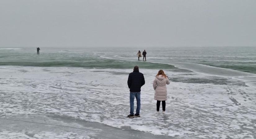 Az űrből is lenyűgöző téli arcát mutatja a Balaton