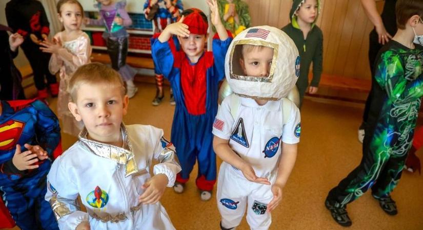 Egy űrhajós macska és a farsangi fánk