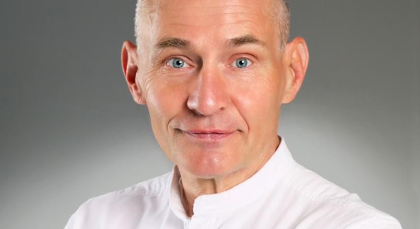 400 ezer forint sérelemdíjat követel az alpolgármester, akiről egy képviselő azt írta, olyan az öltözködése, mint a presszós kurváké