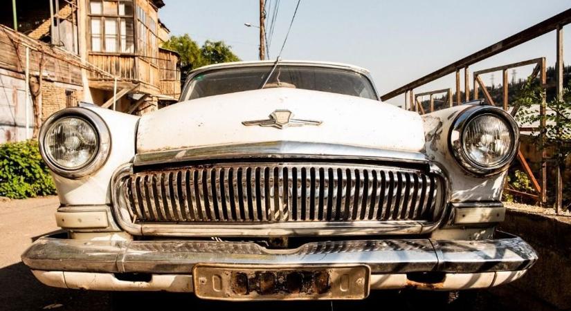 Megalázta Putyint az orosz autóipar, az egész világ rajtuk nevet: kínai óriásgyártó támaszthatja fel a legendás szovjet márkát