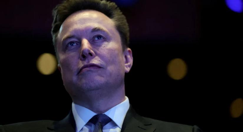 „Totális idióta, rúgják ki” – írta Elon Musk a Ryanair vezérigazgatójáról, mert nem kérte a Starlinket a repülőgépeire