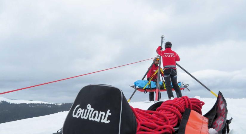 Félszáz emberen segítettek a hegyimentők, egy férfit holtan találtak