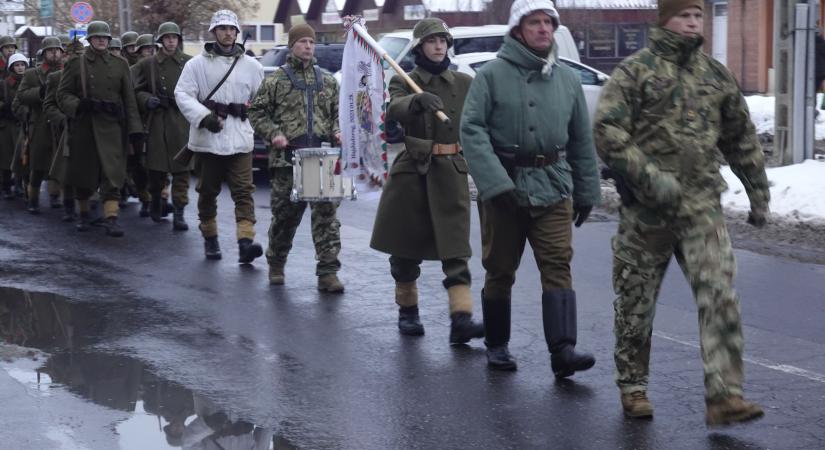 Hajdúhadházon az emlékezés terepévé vált a főtér