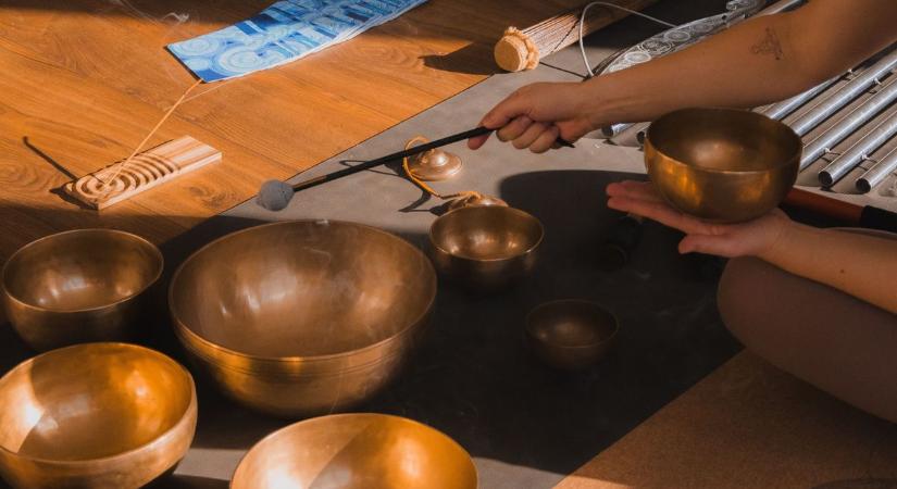 Téli csend és harmónia – hangfürdő a Rácalmási Művelődési Házban