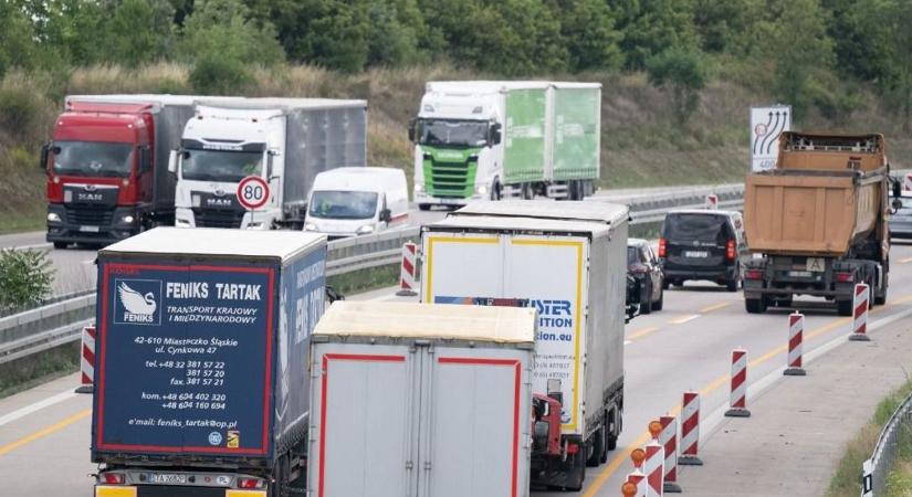 Elkezdődött, brutális útdíjemelést vezettek be: kiirtja a dízeles kamionokat az első európai főváros, mindenkit rákényszerít az elektromosra - kiakadtak a fuvarozók