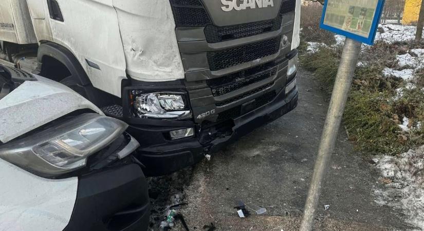 Botrányos állapotú pécsi utak, óriási fennakadás – háborognak a lakosok