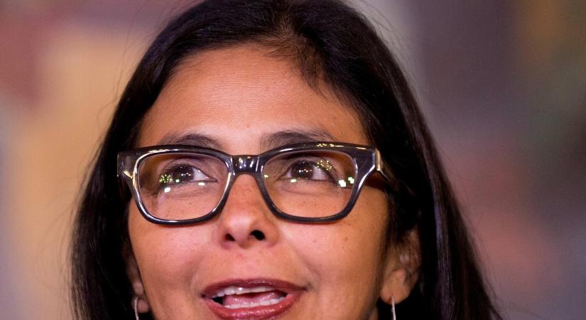 Venezuela átmeneti elnöke felmentett hivatalából egy Maduróhoz közel álló minisztert