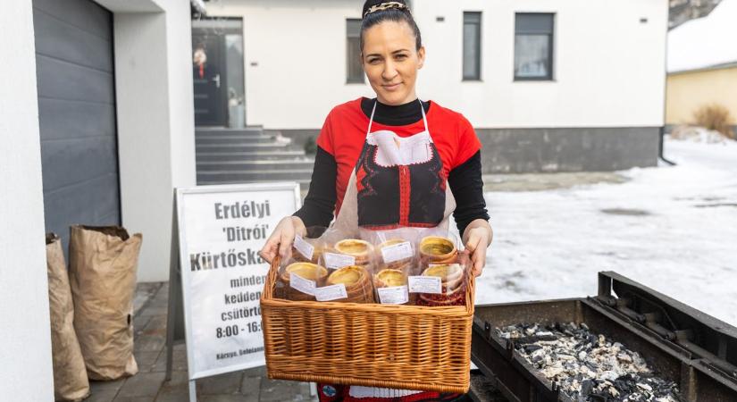 Csipetnyi Erdélyt font Környe életébe kürtőskalácsával Krisztina, videón a titok