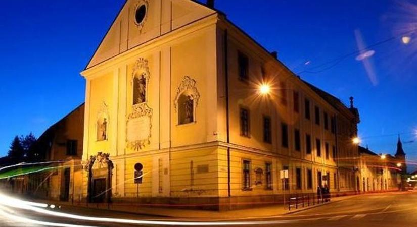 „Nem vagyunk egyedül” – megható üzenetet küldtek az elhunyt egri tanár gyerekei