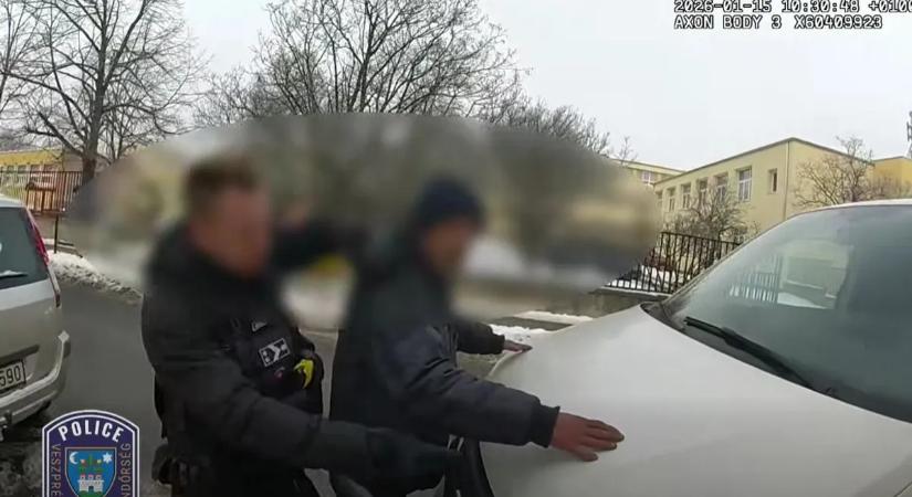 Fenyegetett, majd felgyújtotta a házat, videón az emberöléssel megvádolt férfi letartóztatása