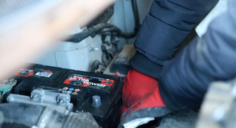 Akkumulátor: nem a hideg öli meg, hanem ez az egy szokás – csak erről ritkán beszélnek