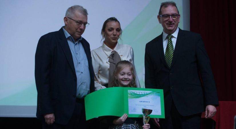 Több mint 15 éves hagyomány: díjazták Heves város legjobb sportolóit – fotókkal