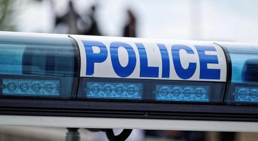 Részeg külföldiek vitték el a nagykövetségi zászlót, azt sem tudták, mit lopnak