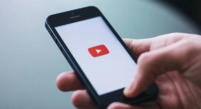 Újabb szigorítás a YouTube-on: erősebb szülői kontroll jön a rövid videók fölött