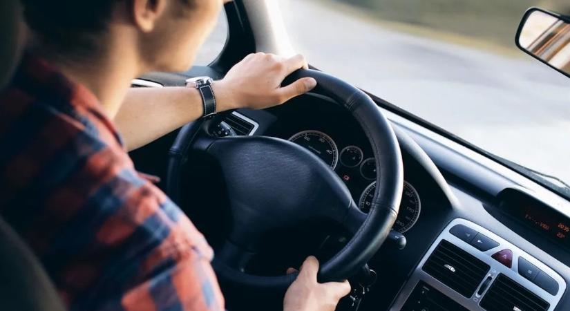 Inkább add vissza a jogosítványt, ha nem boldogulsz ezzel a KRESZ-teszttel!