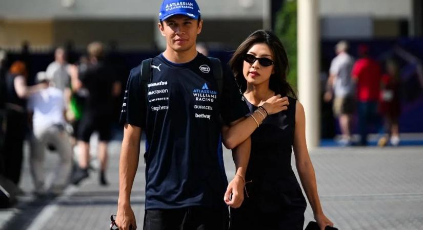 Eljegyezte szuperdögös barátnőjét a Forma-1-es pilóta