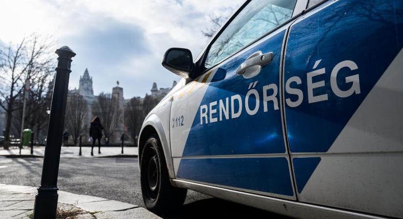 Részeg zászlótolvajokat fogtak Budapesten