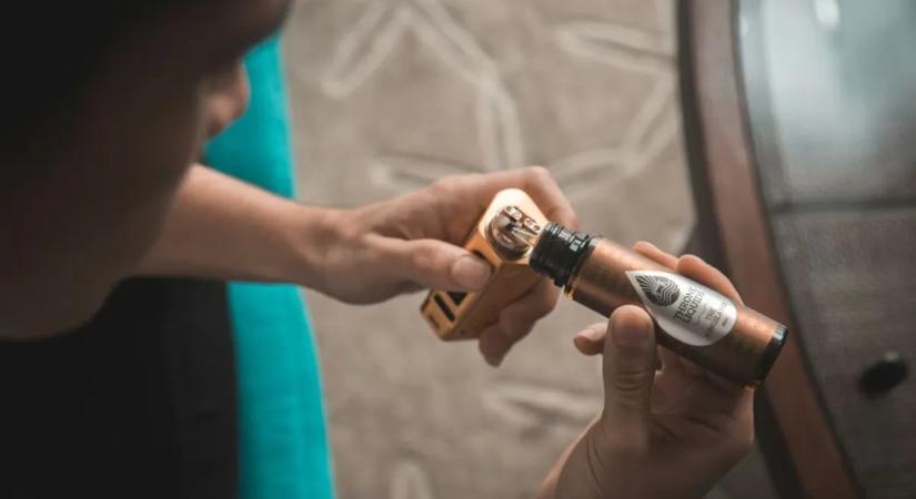 Lecsapnak az e-dohányosokra: pénzbüntetés, börtön és botozás