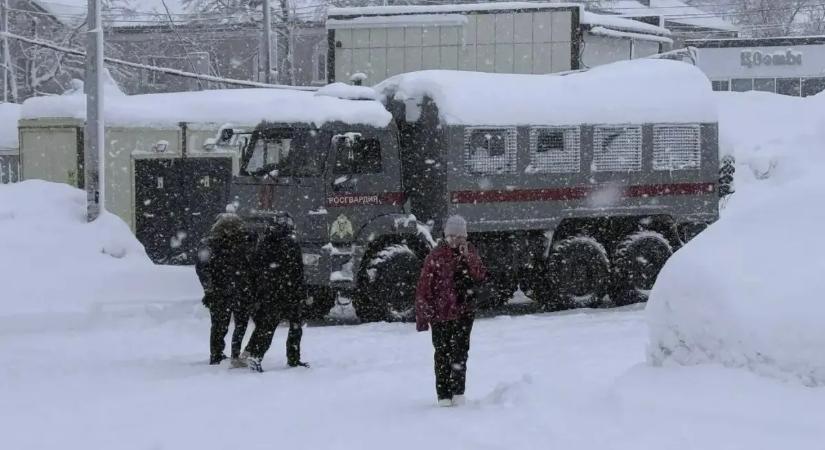 Rabszállítókra cserélték az iskolabuszokat Oroszországban