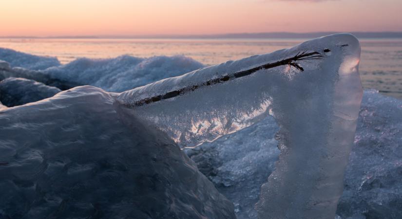 Káprázatos felvételeken a befagyott Velencei-tó: hosszú évekkel ezelőtt volt utoljára ilyen  Galéria