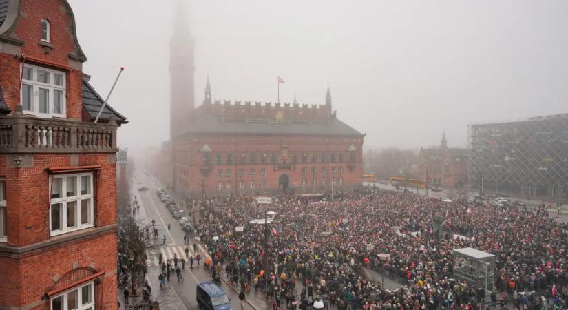„El a kezekkel Grönlandtól!” – Dánia-szerte tüntetnek Trump grönlandi tervei ellen