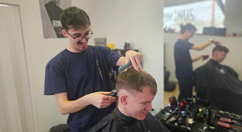 Nemcsak a frizkók vannak biztonságban ennél a somogyi barbernél