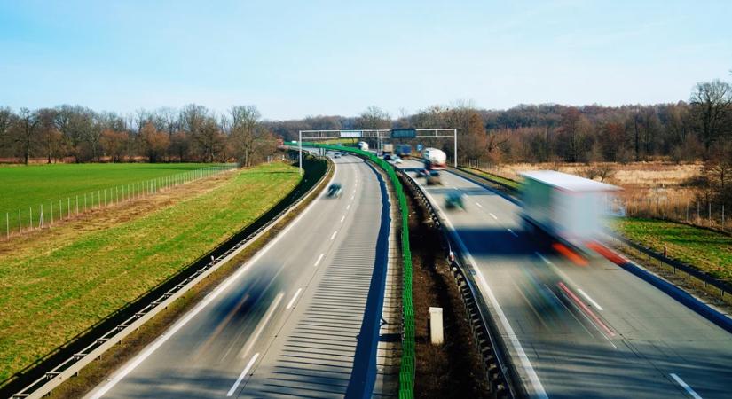 Magyar Közút: közel 670 ezer éves e-matricát vásároltak az autósok január 15-ig