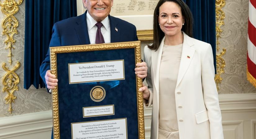 De szépen csillog, add ide! Így nyúlja le Donald Trump az aranyat