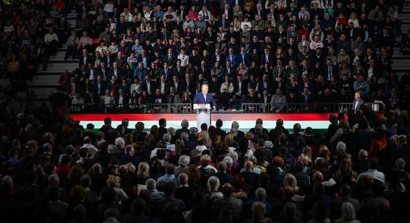 Háborúellenes Gyűlés: „Köszönöm, Attila!” – nem hiszed el, kinek mondott köszönetet Orbán Viktor