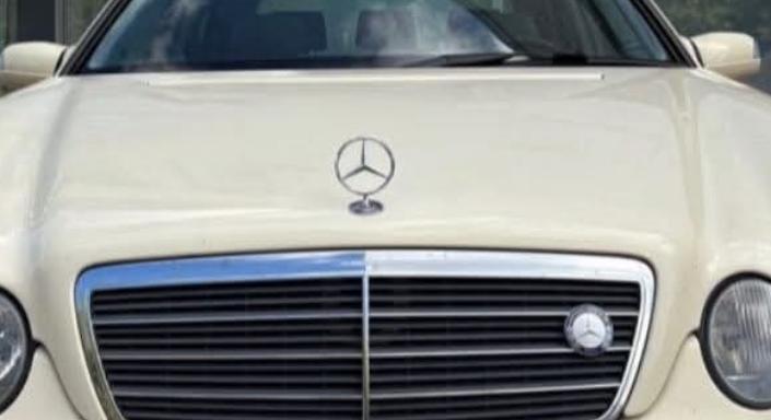 A közlekedési hatóságnál is csak pislogtak, amikor meglátták ezt a kétmilliót futott Mercedest