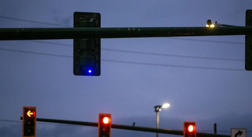 Ha ilyen kereszteződésben áthajtottál a piros lámpán biztosan repül majd a bírság