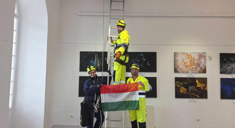 A magasban várt rájuk a feladat: újra bevetésen a tatabányai önkéntesek