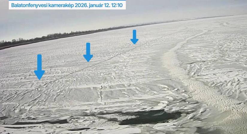 Az Időkép kamerája előtt repedt ketté a Balaton jege (idokep.hu)
