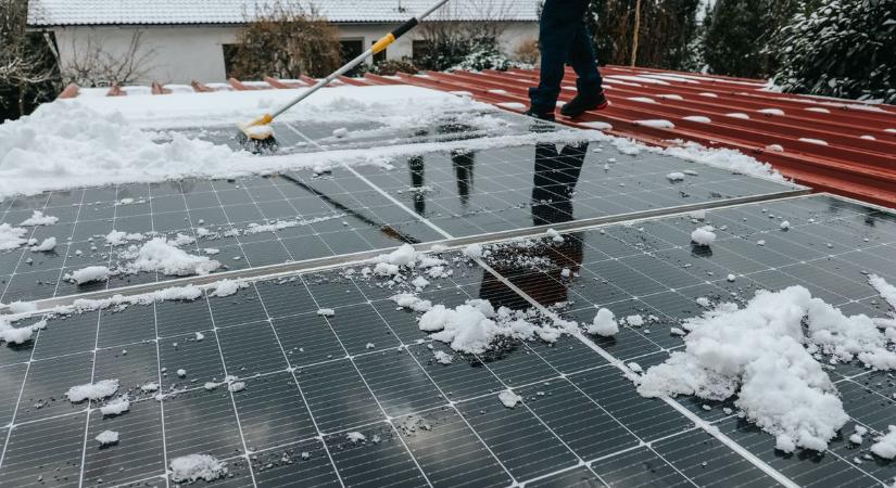 Megvan a titka annak, hogy hóban is szépen teljesítsen a napelem