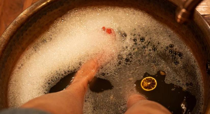 Ezért dobj egy gyömbért a lábfürdőbe: elképesztő hatása van