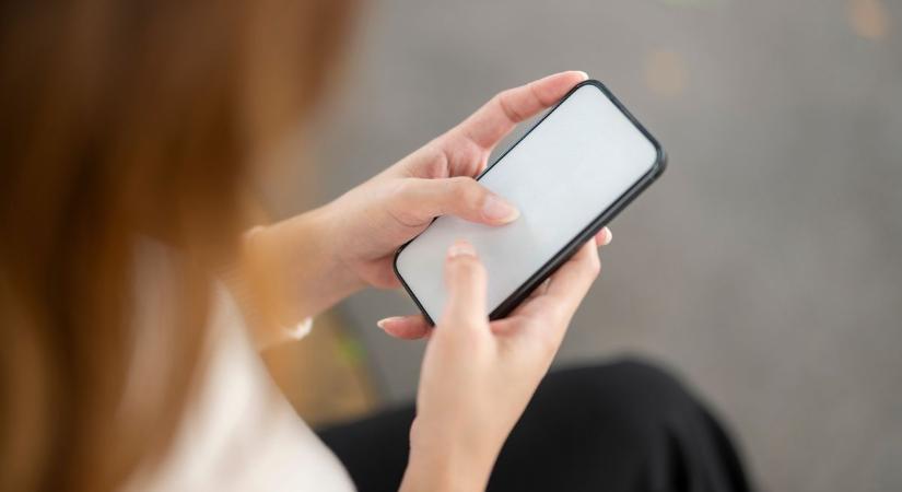 Segítség, elázott a mobilom! Így védhetjük meg az extrém hideg időben