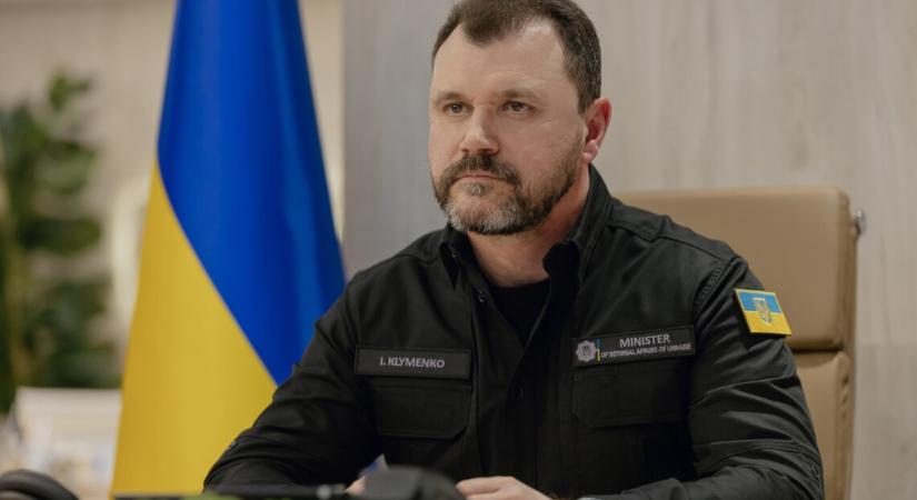 A belügyminiszter ismertette, hány rendőr harcol a fronton