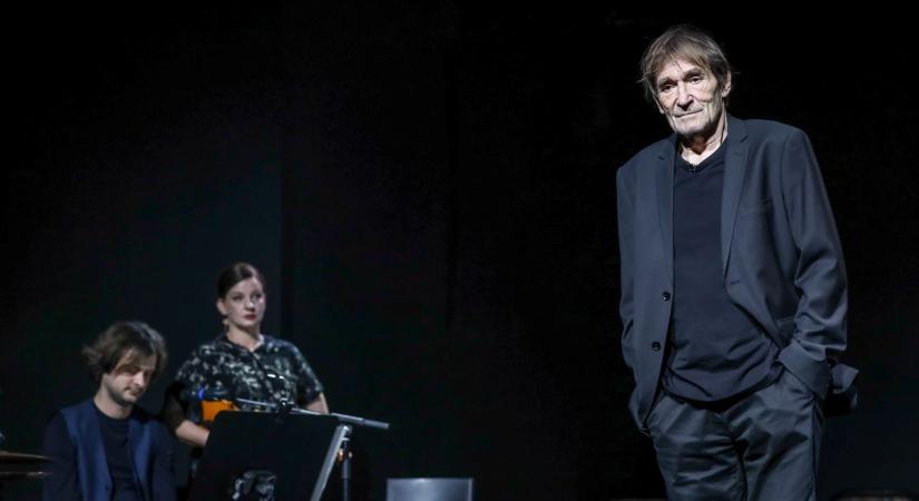Cserhalmi György közeli rokonunkká válik a színpadon