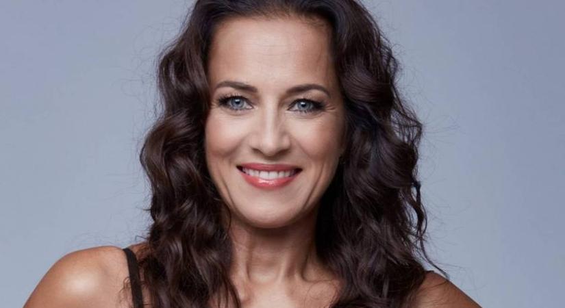 Az 54 éves Fésűs Nelly fürdőruhában bombázó: így mártózott meg a hóban