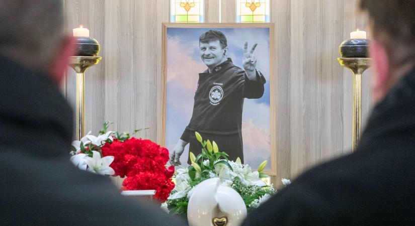 Gyászol Székesfehérvár: Könnyes búcsú Pamminger Edétől (galéria)