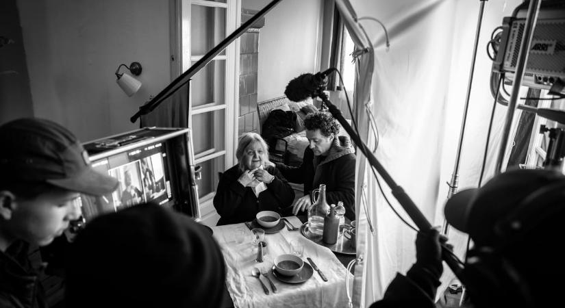 „Egy sötét mozit vesztettem, ahol már nem lesz annyi fény sem, amennyit odateremtett” – képeken Tarr Béla 2023-as workshopja