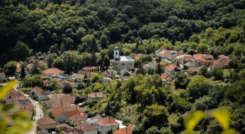 Lezárások Hevesben, a közelbe sem engedik a turistákat